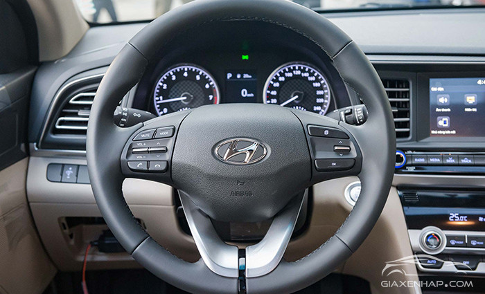 Hyundai Elantra 1.6 6AT 2020