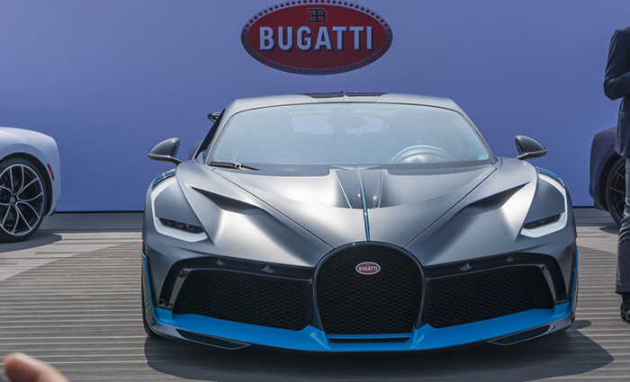 Đầu xe Bugatti Divo