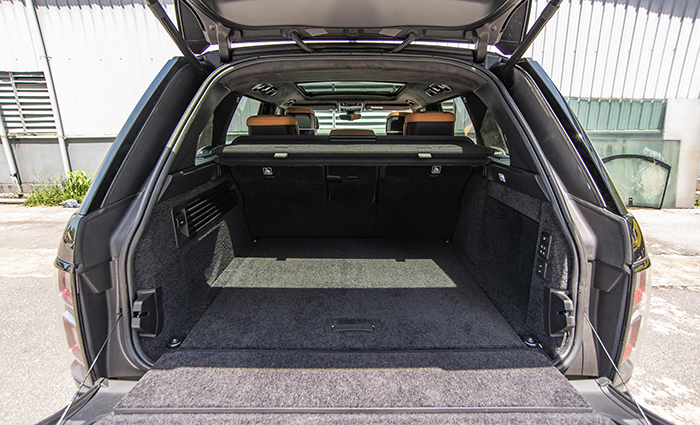 Khoang hành lý Range Rover